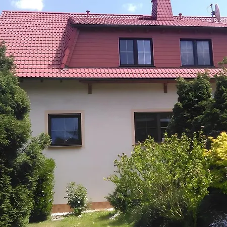 Haus Goehrenz アパート *